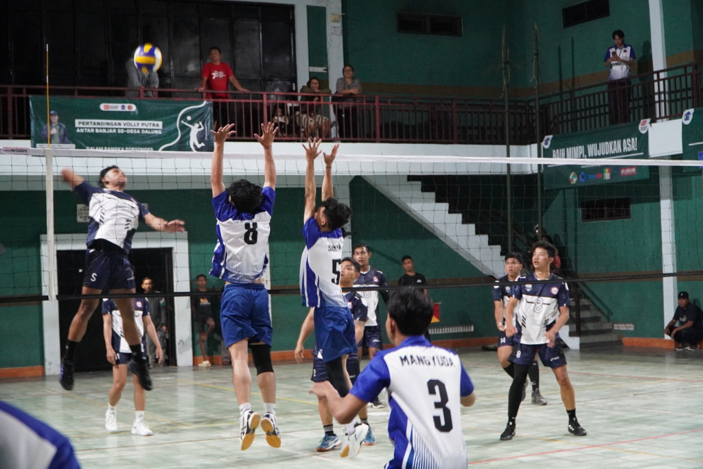 Sengit! Pertandingan Bola Voli antara Banjar Celuk Vs Banjar Tuka di Porsenides Dalung 2025